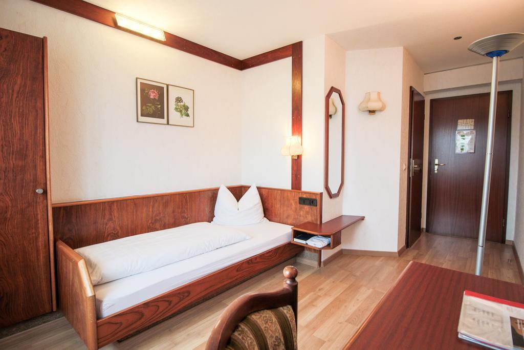 Hotel-Restaurant Loewen Suessen Ruang foto